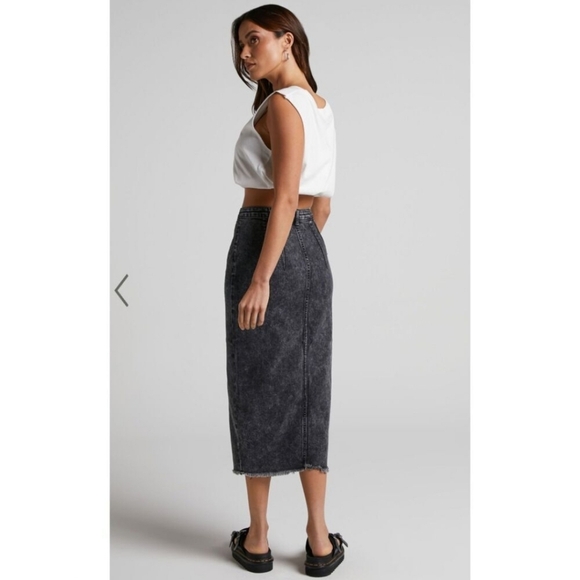 SHOWPO. Janefe Black Acid Wash Split Front Denim Midi Skirt - Size 4 - Picture 3 of 7